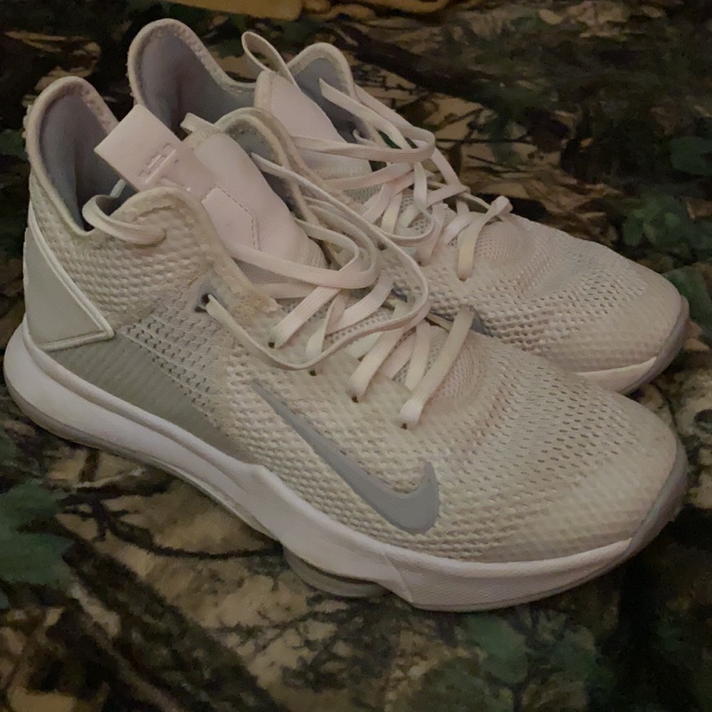 Nike Lebron James shoes size 8.5 good condition